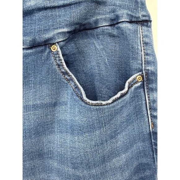 Women's Lee Slim Fit Sculpting Mid Rise Pull on Capri Jeans SIze 14 Petite - Picture 2 of 8